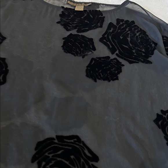 Chic Black Floral Sheer Blouse - Picture 11 of 12